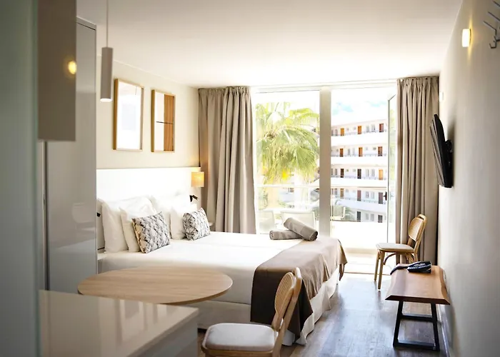 Coral Ocean View - Adults Only מלון