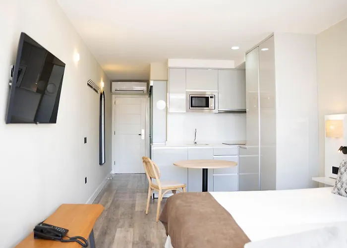 מלון Coral Ocean View - Adults Only 4*